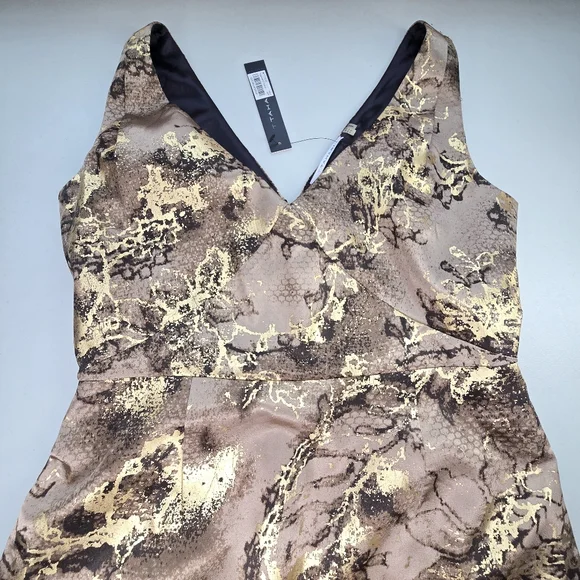 NWT T Tahari Gina Charmeuse Sheath Dress Molasses Metallic Gold Print Size 6 - Picture 4 of 14